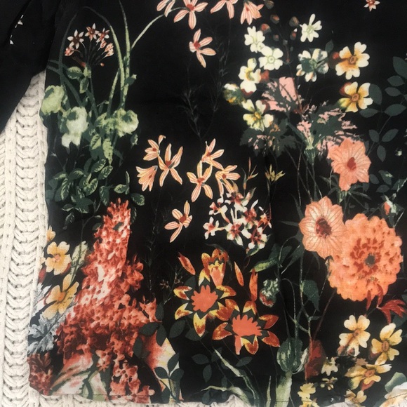 Off the shoulder floral long sleeve - Picture 3 of 3
